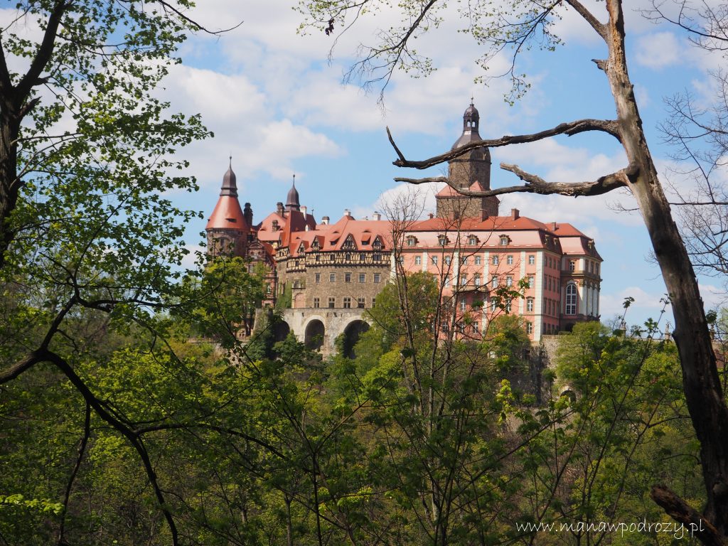 Widok z punktu widokowego Stary Książ na Zamek Książ