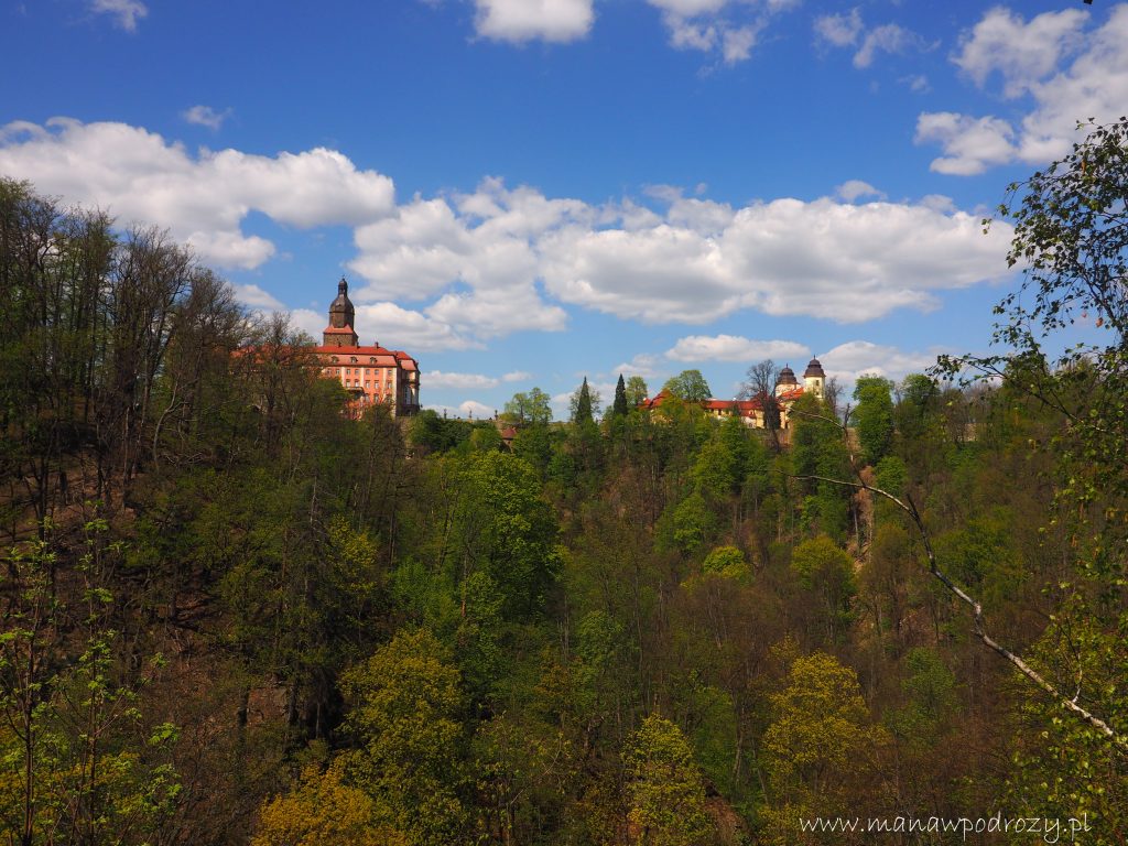 Widok na Zamek Książ z platformy widokowej