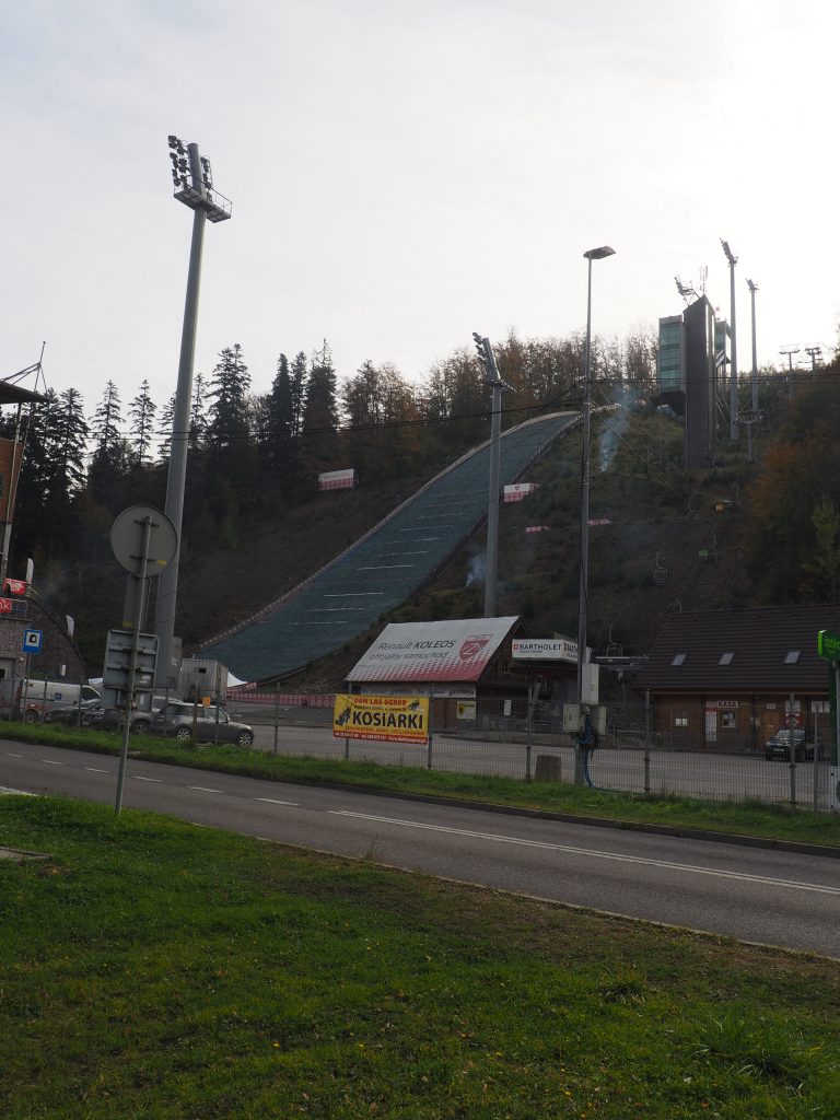 Skocznia im. A. Małysza- niedaleko niej znajduje się duży parking