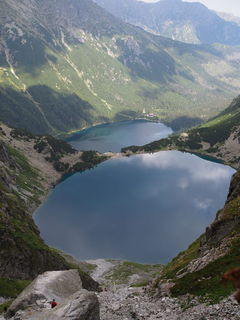 Szlak na Rysy- widok na Czarny Staw pod Rysami i Morskie Oko