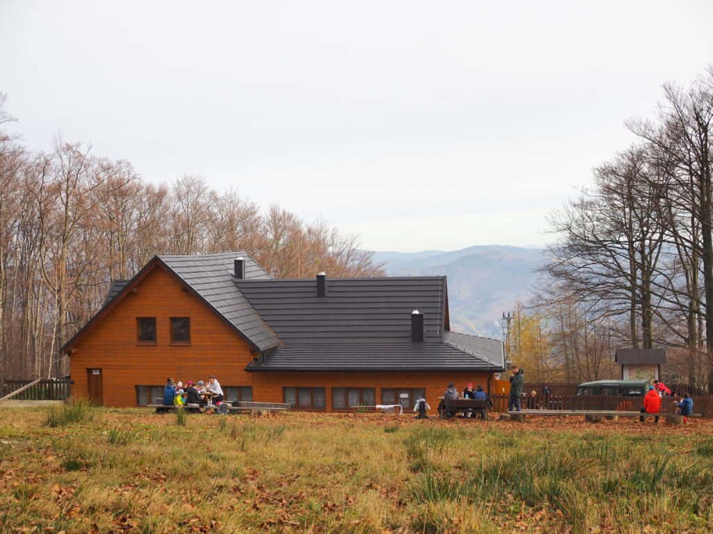 Chrobacza Łąka -szlak, schronisko (828 m n.p.m.) [Beskid Mały]